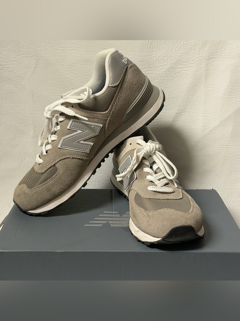 New Balance® (Women's Sz 9.5B)
574 Core Sneakers in Grey/NB
White - Picture 9 of 11